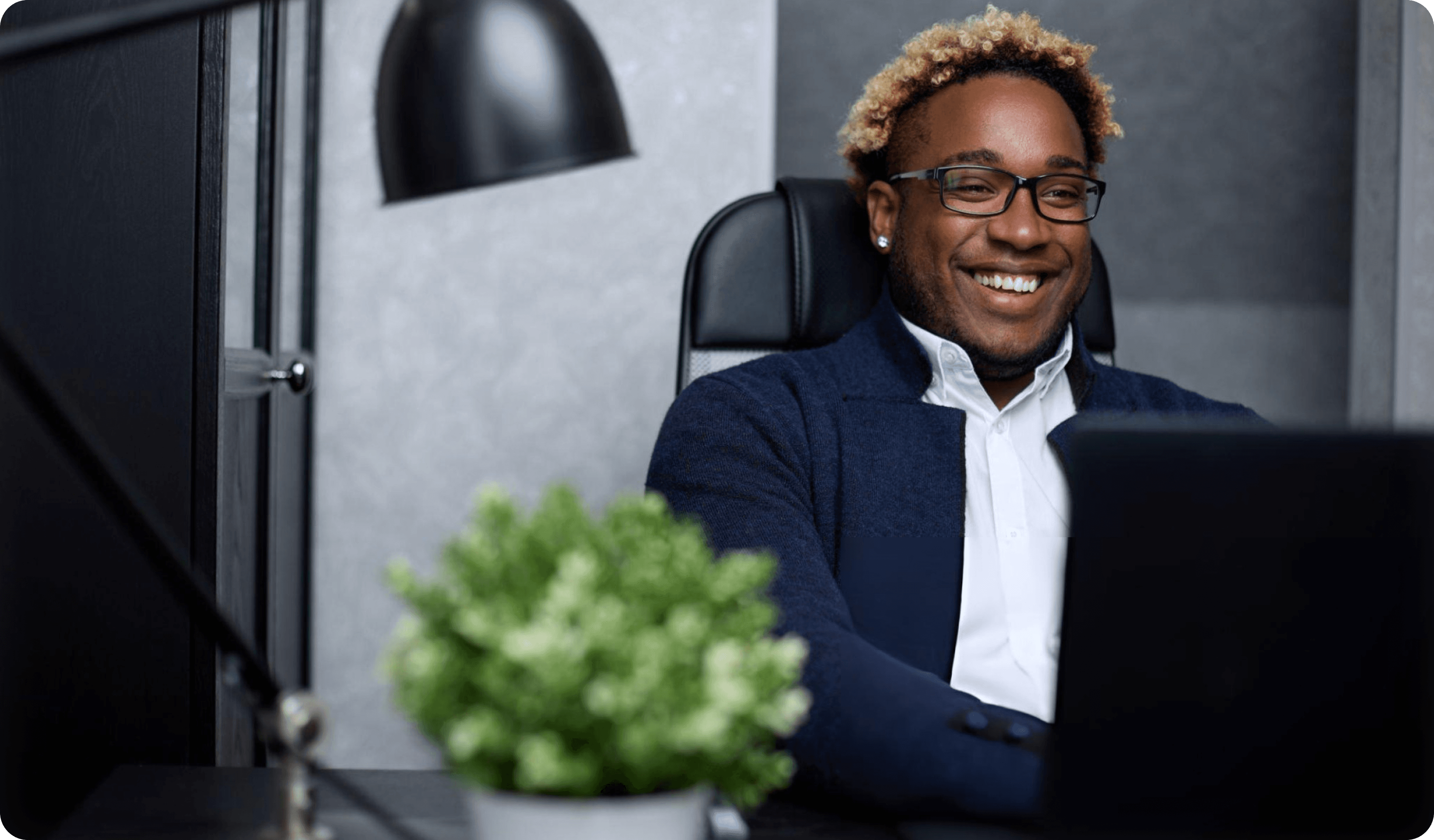 A business owner smiling at his laptop as leads come in on their own